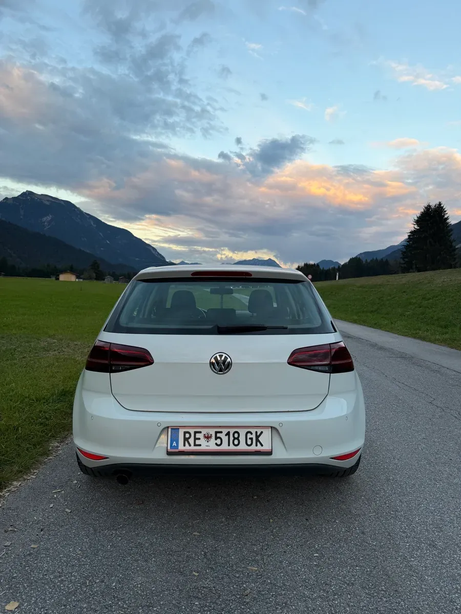 Volkswagen Golf 2012 photo 2