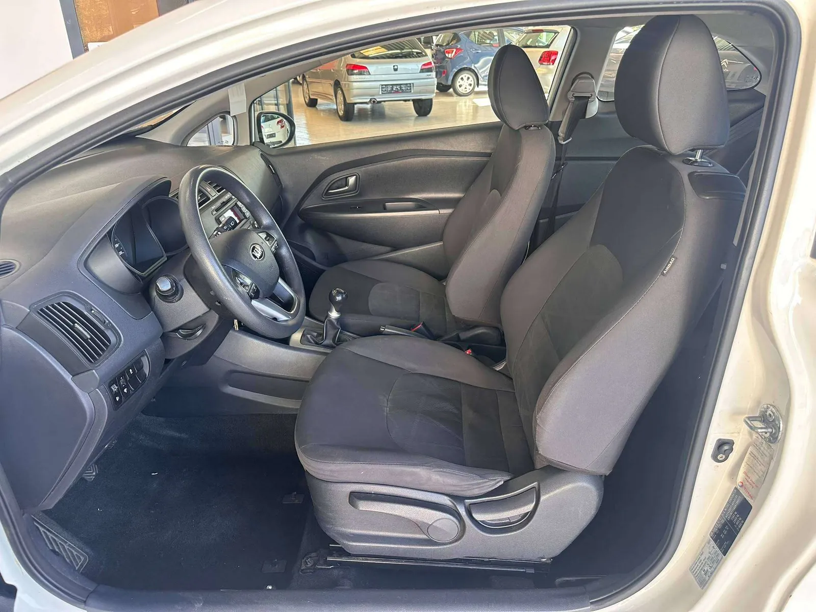 Kia Rio 2013 photo 5