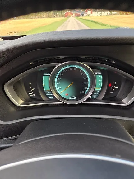 Volvo V40 Cross Country 2013 photo 2