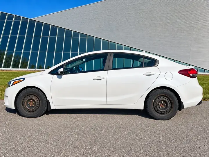 Kia Forte 2017 photo 2