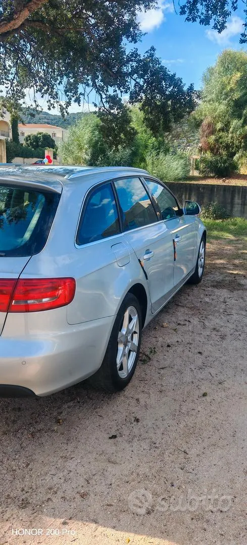 Audi A4 2009 photo 4