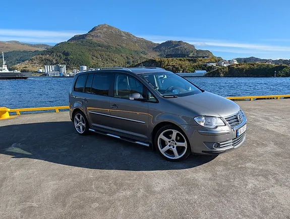 Volkswagen Touran 2008 photo 2
