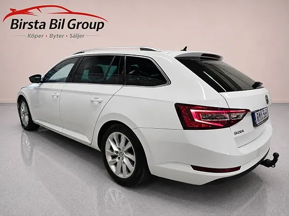 Skoda Superb 2018 photo 5