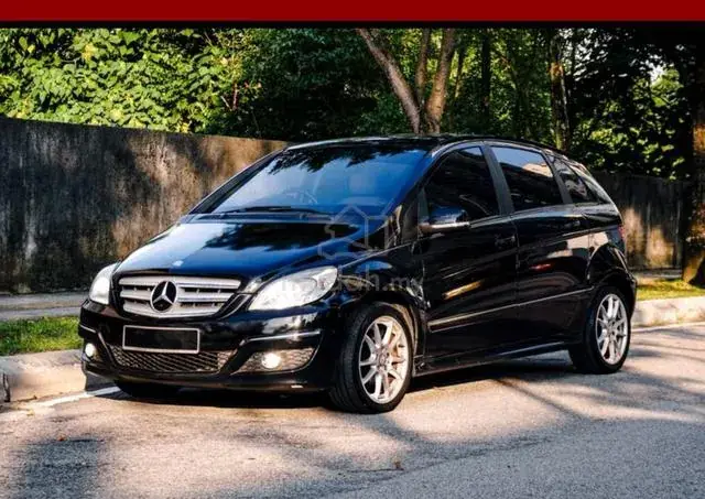 Mercedes-Benz B180