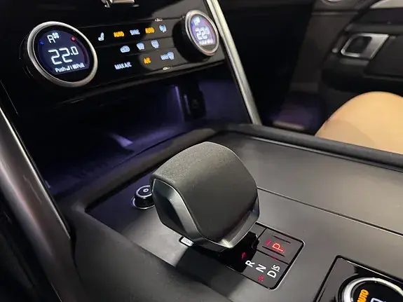 Land Rover Discovery 2022 photo 3