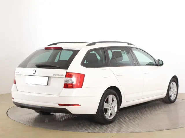 Skoda Octavia Combi 2019 photo 4