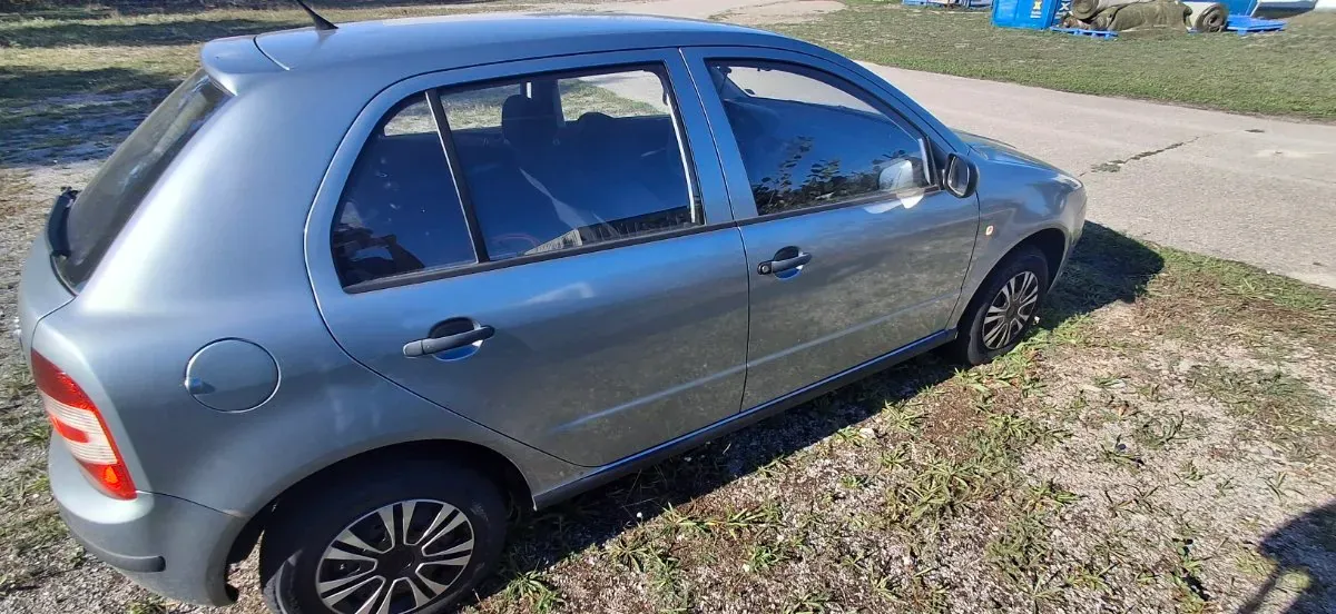 Skoda Fabia 2005 photo 2