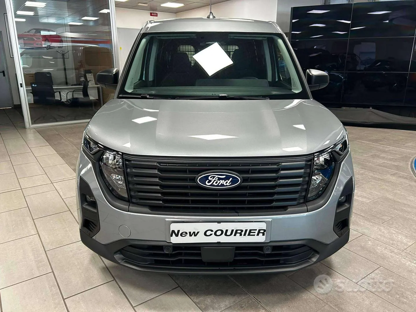 Ford Transit Courier 2023 photo 3