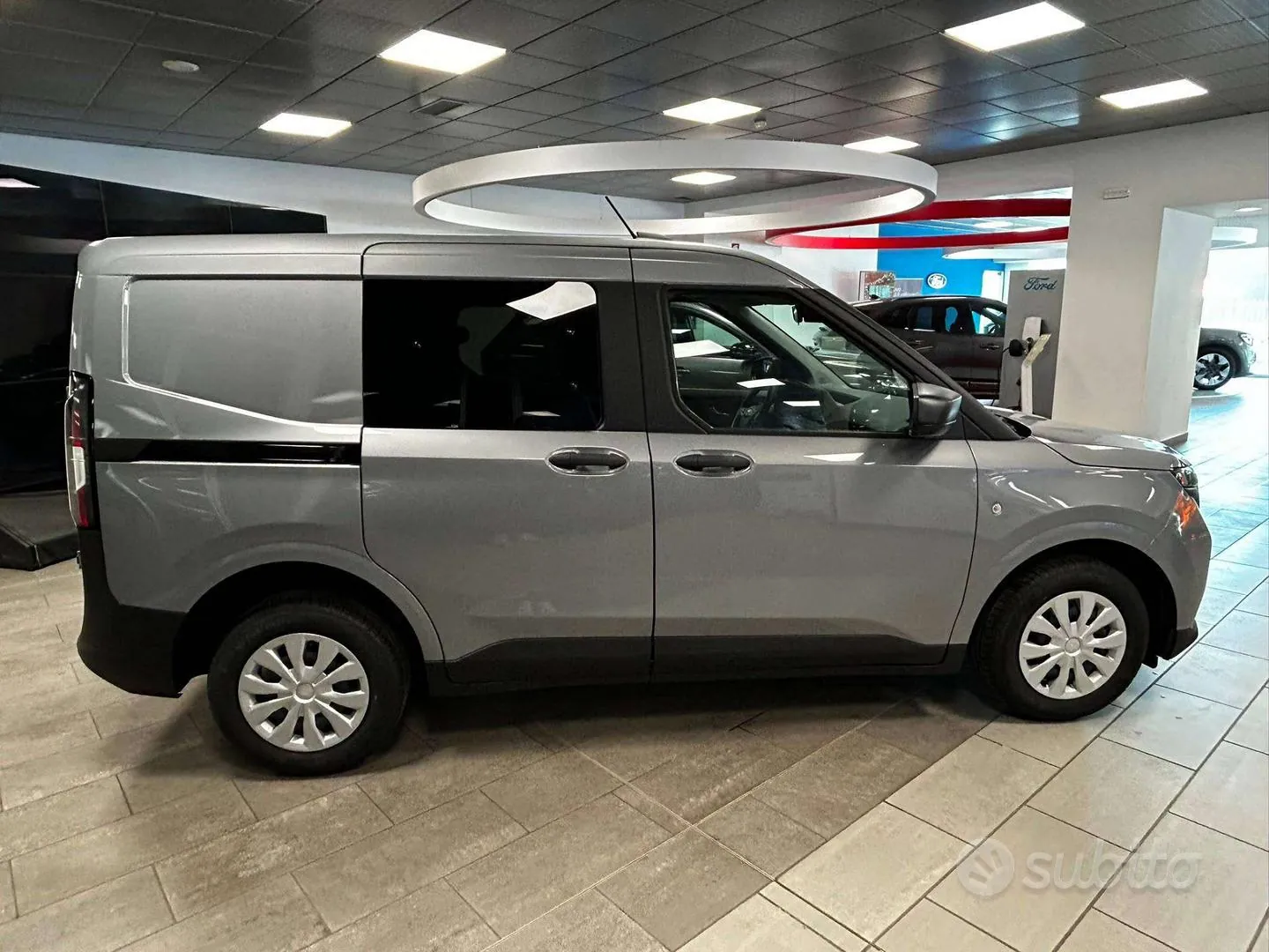 Ford Transit Courier 2023 photo 4
