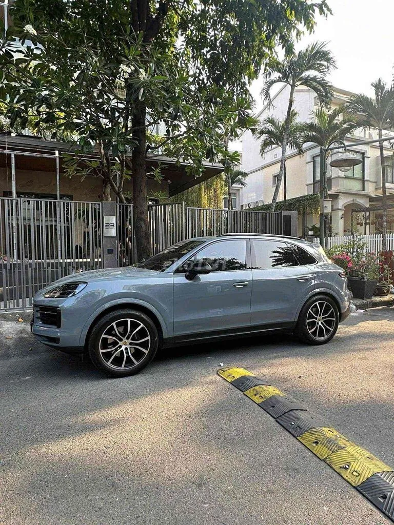 Porsche Cayenne 2023 photo 2