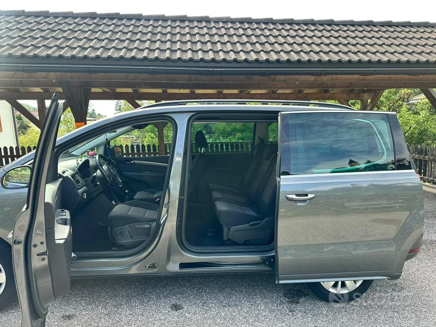 Volkswagen Sharan 2011 photo 2