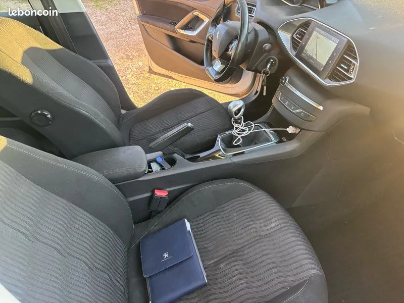Peugeot 308 2014 photo 3