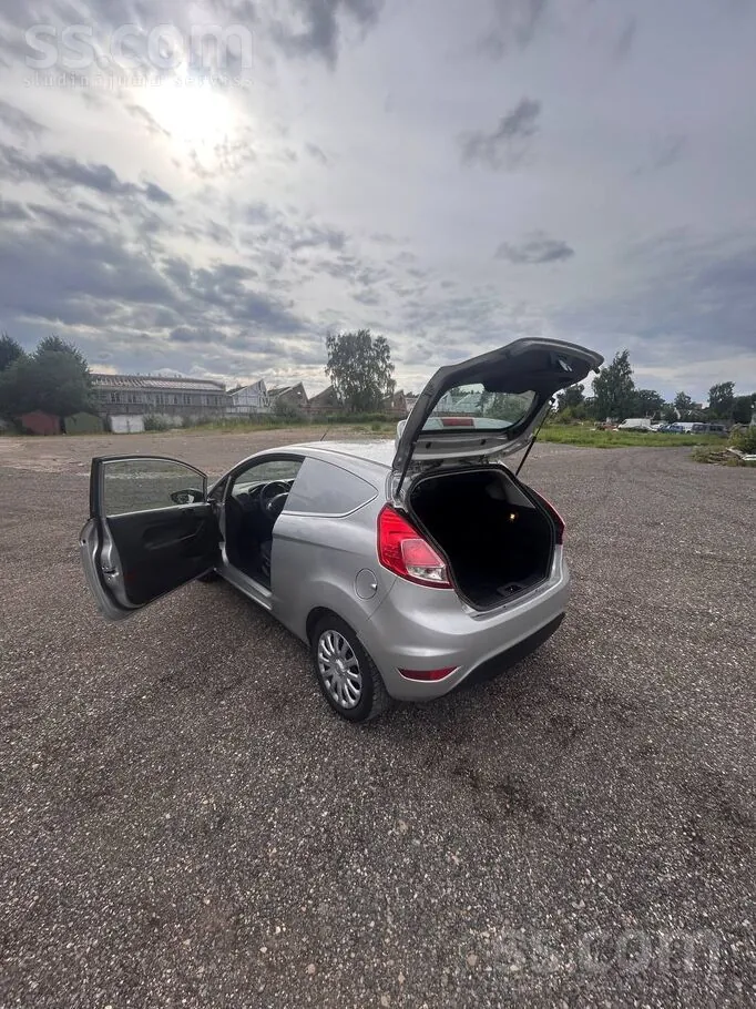 Ford Fiesta 2016 photo 2