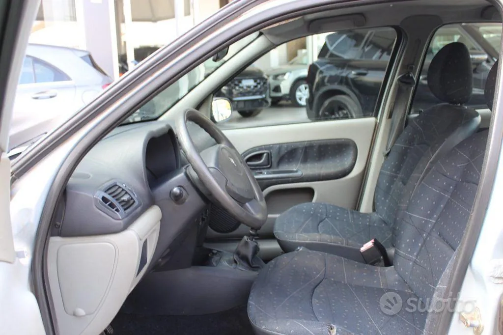 Renault Clio 2002 photo 4