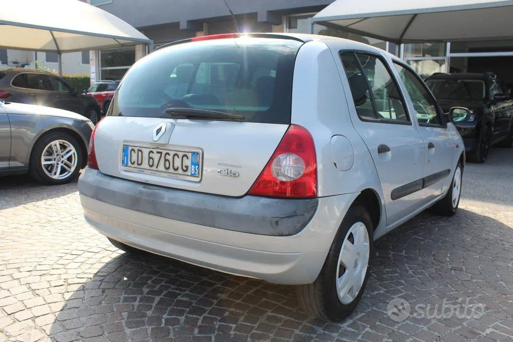 Renault Clio 2002 photo 2