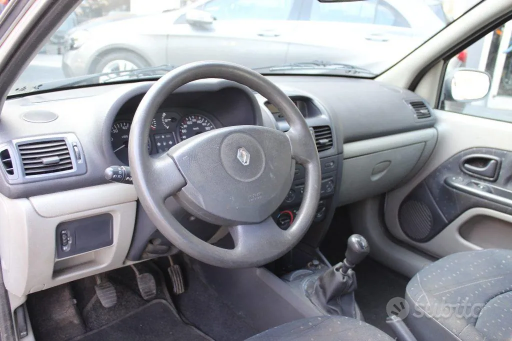 Renault Clio 2002 photo 3
