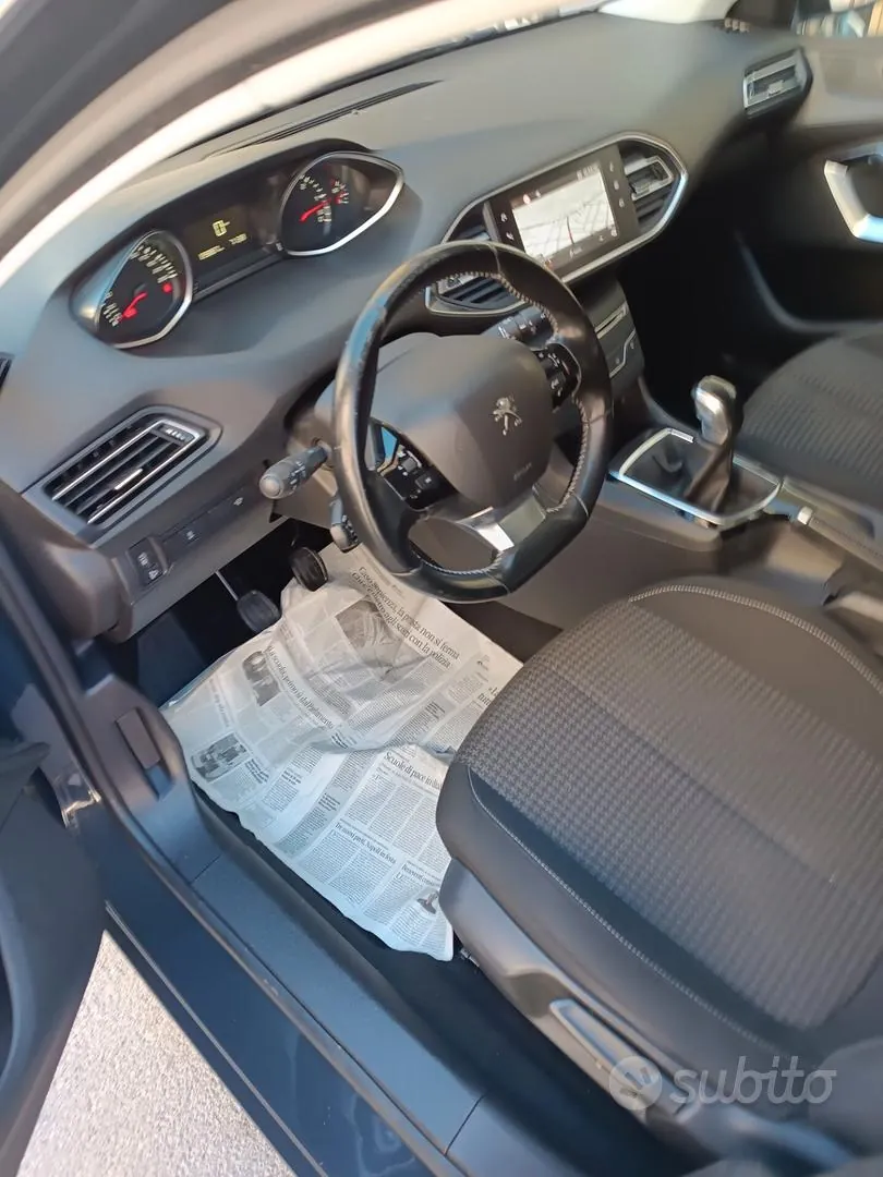 Peugeot 308 2018 photo 3