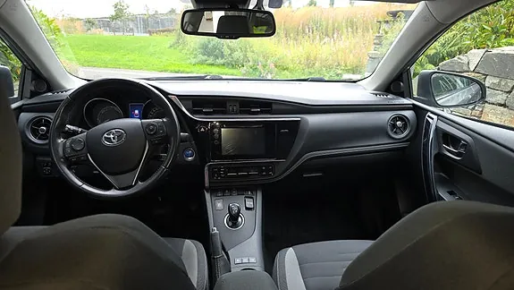 Toyota Auris 2015 photo 5