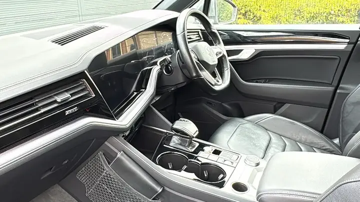 Volkswagen Touareg 2022 photo 2