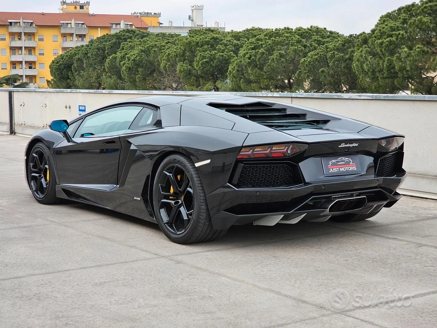 Lamborghini Aventador 2013 photo 3