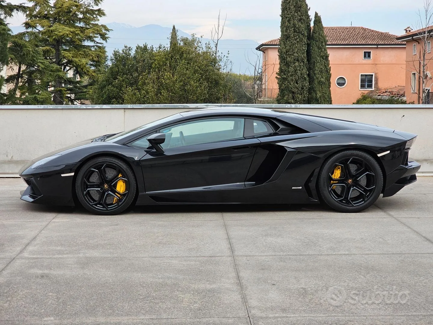 Lamborghini Aventador 2013 photo 2