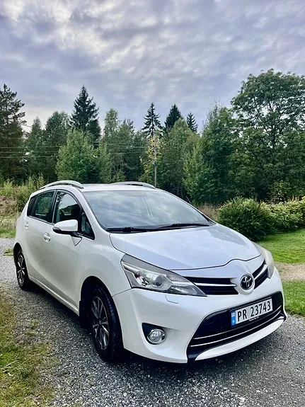 Toyota Verso 2014 photo 2