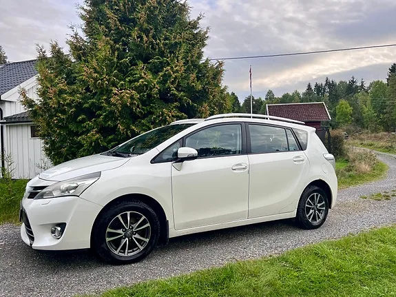 Toyota Verso 2014 photo 3