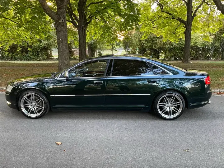 Audi A8 2009 photo 2