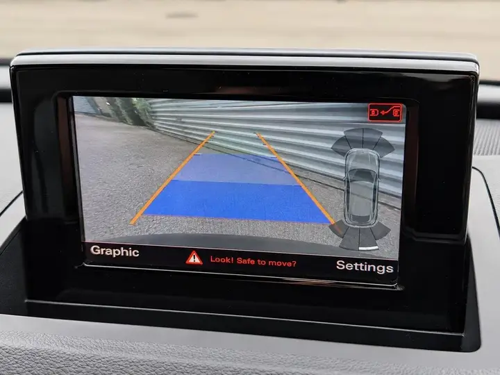 Audi Q3 2015 photo 3