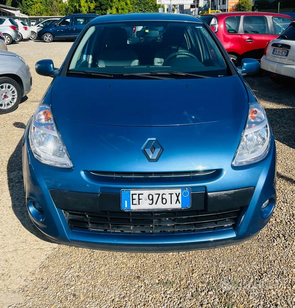 Renault Clio 2011 photo 2