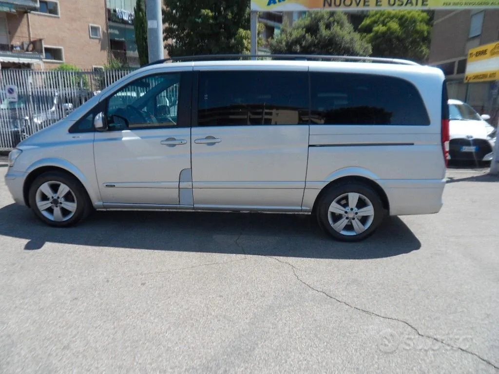 Mercedes-Benz Viano 2011 photo 2