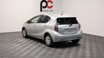Toyota Aqua 2013 photo 5