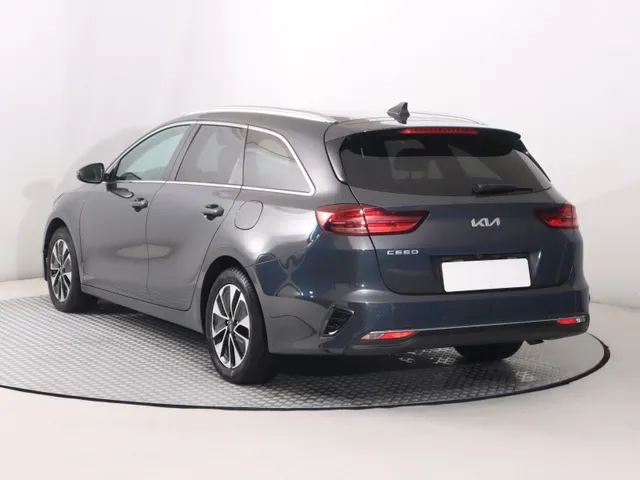 Kia Ceed Sw 2025 photo 2
