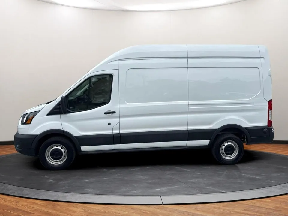 Ford Transit 250 2024 photo 3