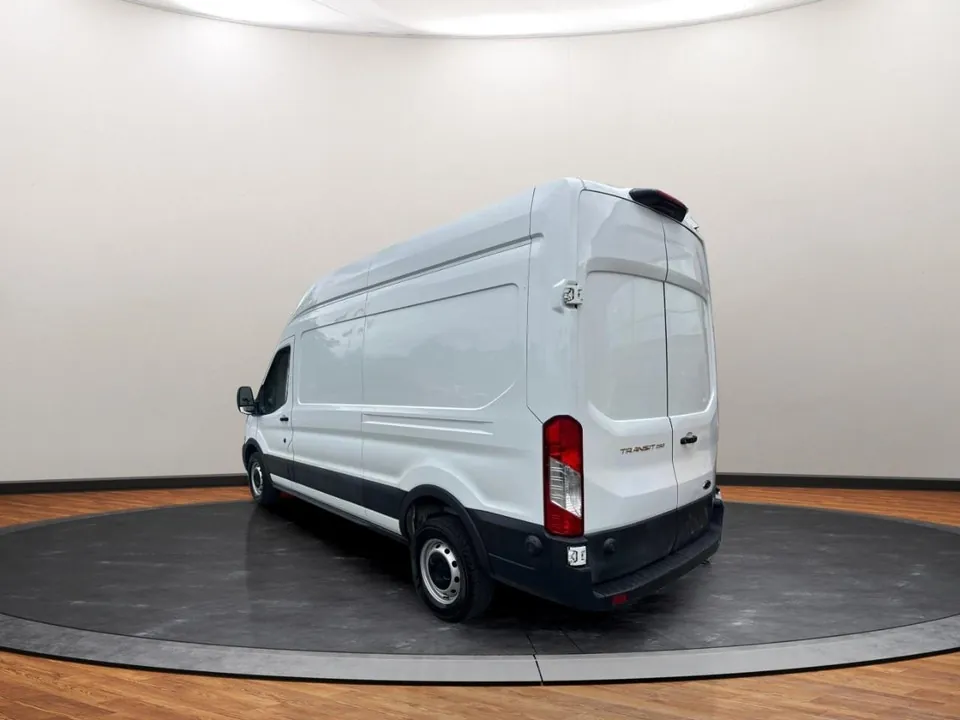 Ford Transit 250 2024 photo 4