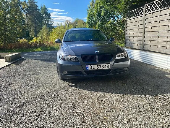 BMW 318D 2005 photo 2