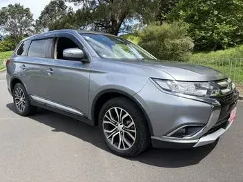 Mitsubishi Outlander 2017 photo 2