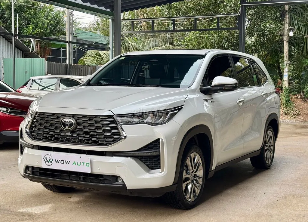 Toyota Innova Cross photo 2