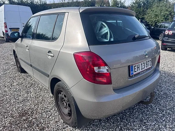 Skoda Fabia 2008 photo 3