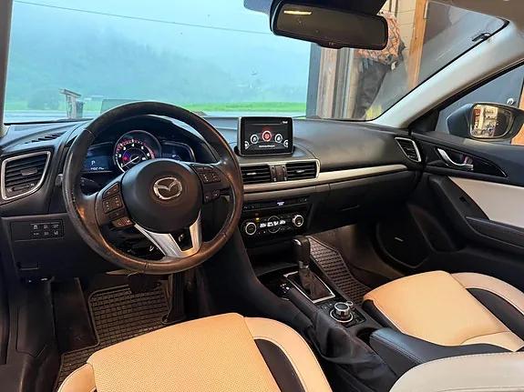 Mazda 3 2016 photo 2