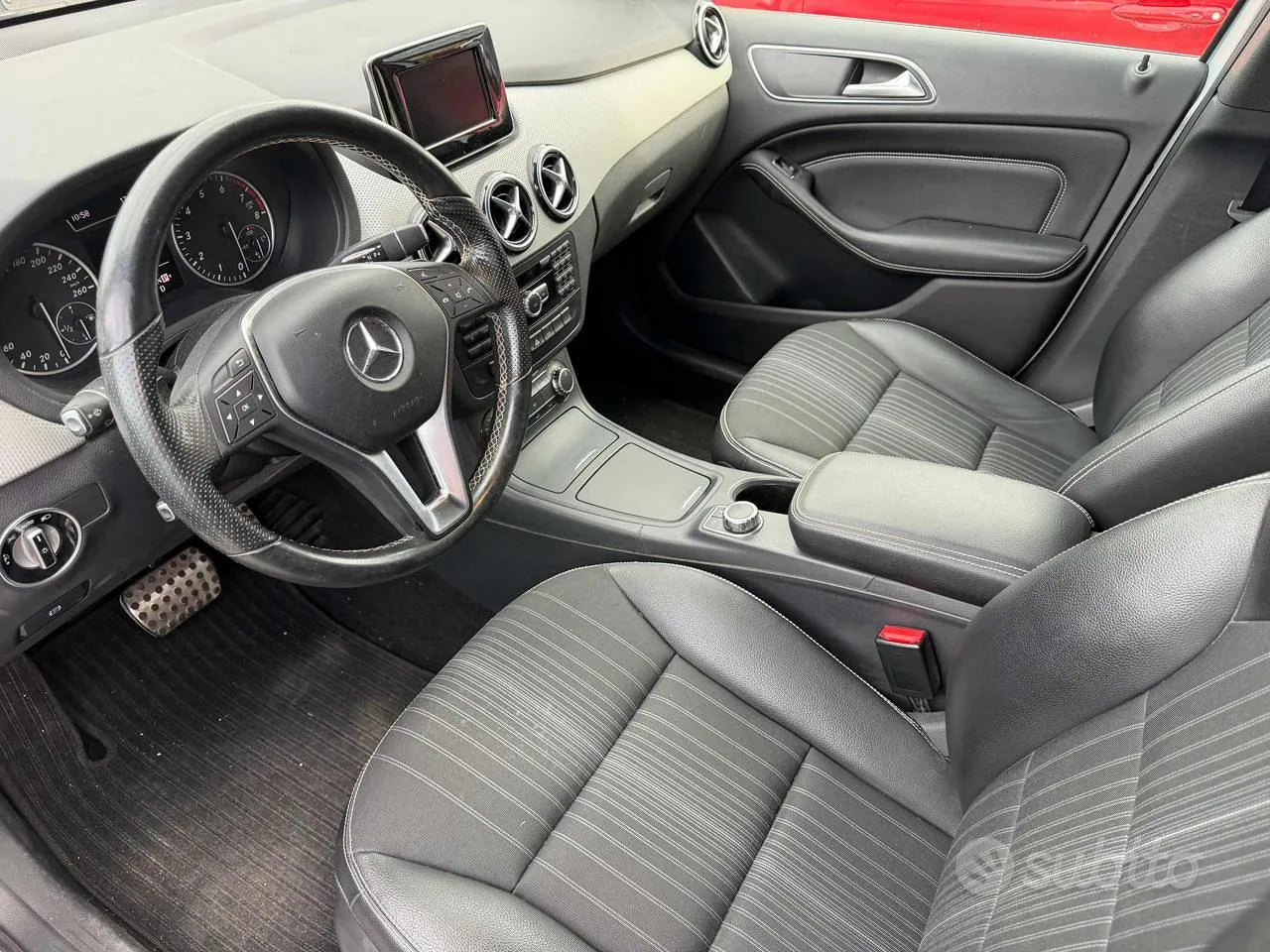 Mercedes-Benz B 2012 photo 5