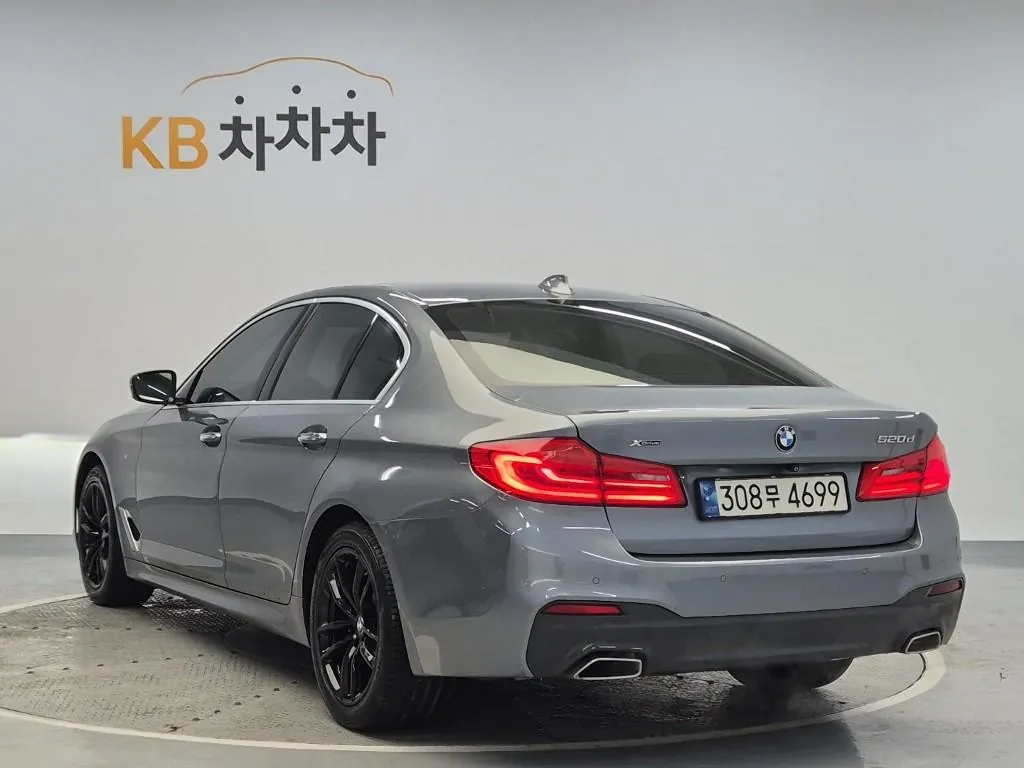 BMW 5 Series 2018 photo 2