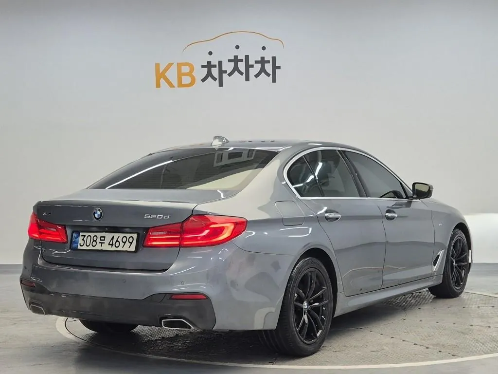 BMW 5 Series 2018 photo 3