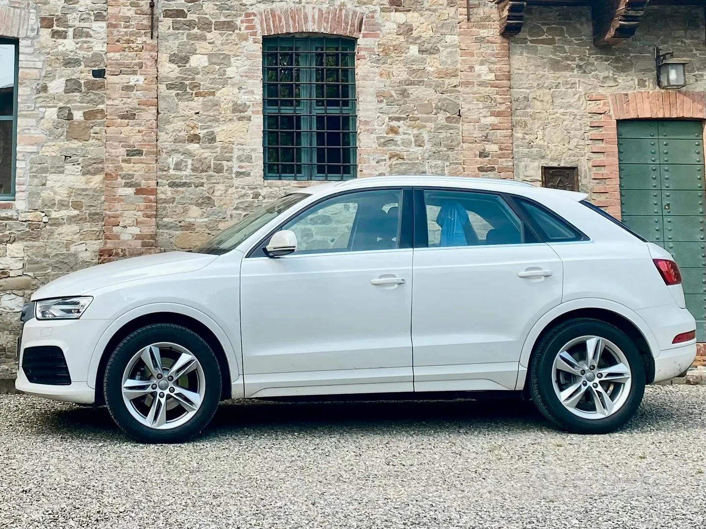 Audi Q3 2017 photo 2