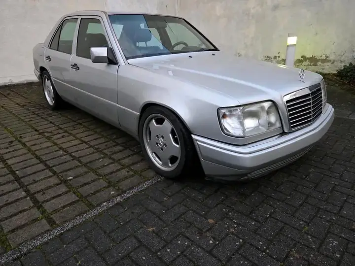 Mercedes-Benz W124