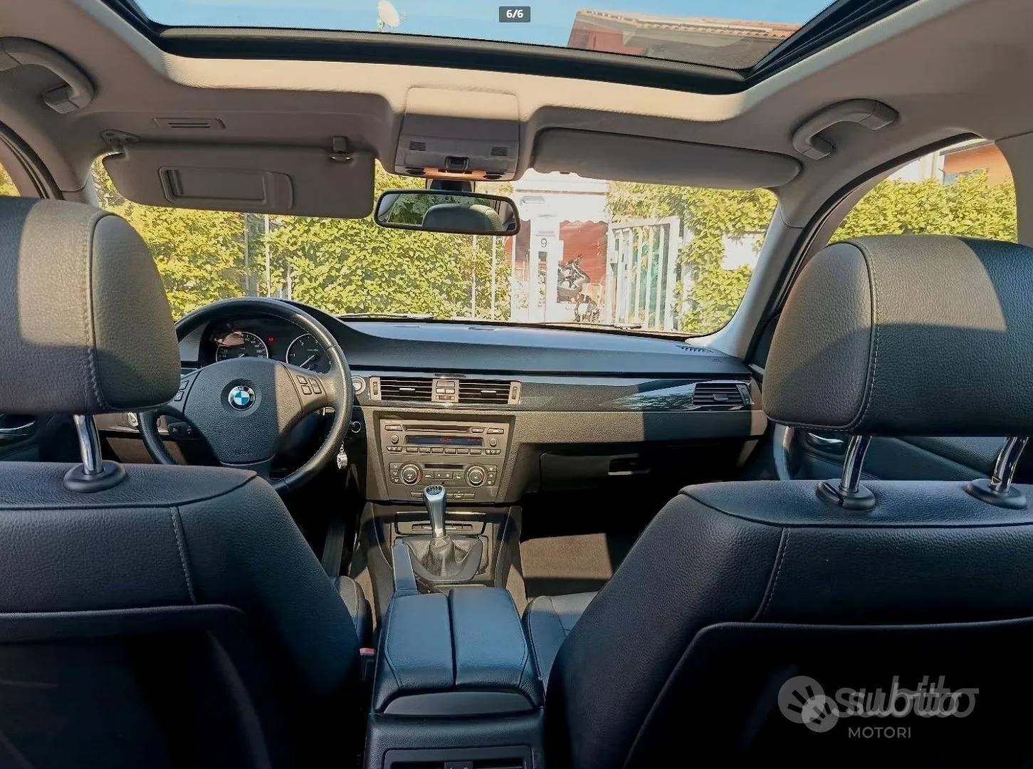 BMW 3 Series 2011 photo 3