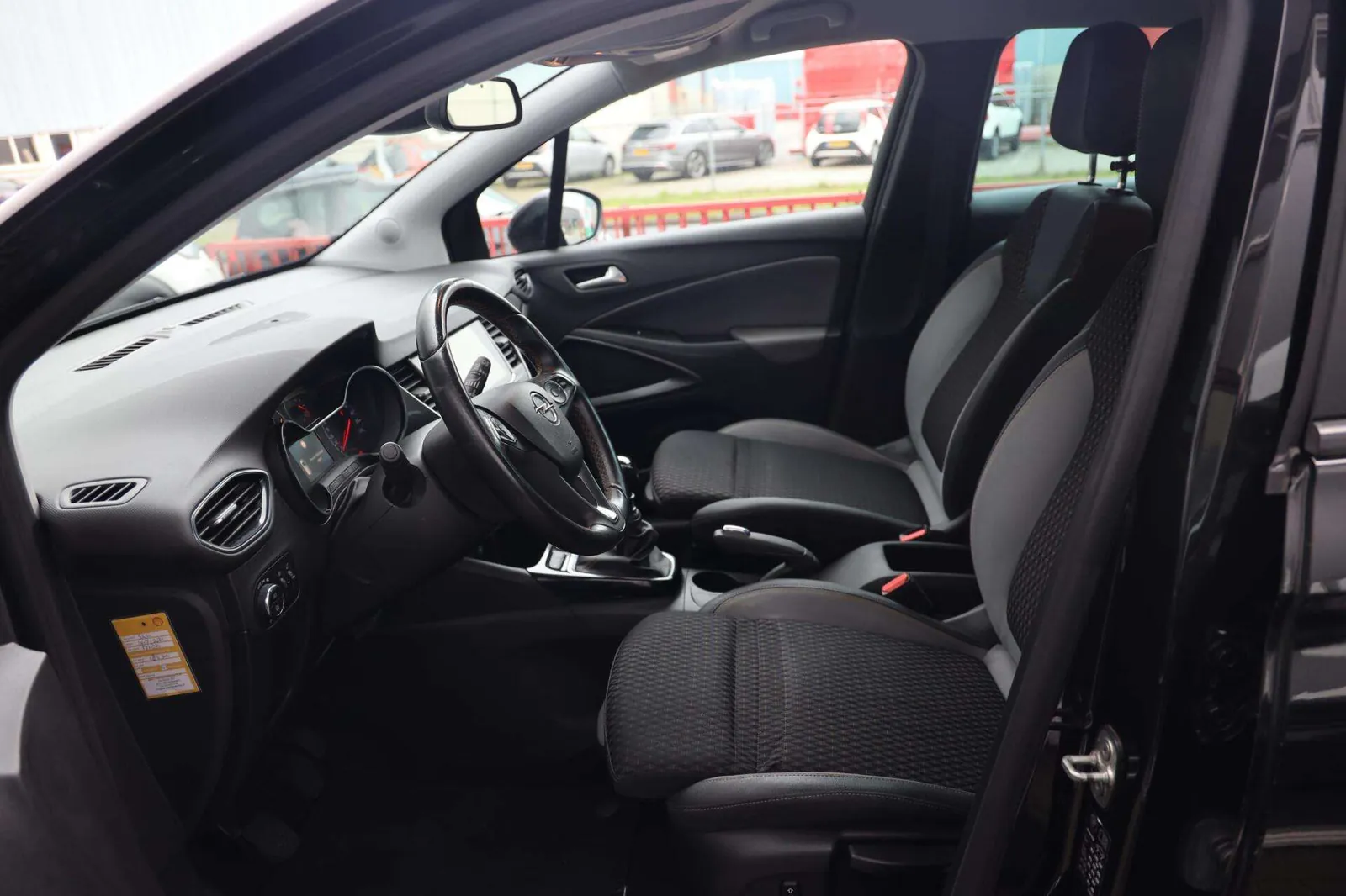 Opel Crossland X 2019 photo 2