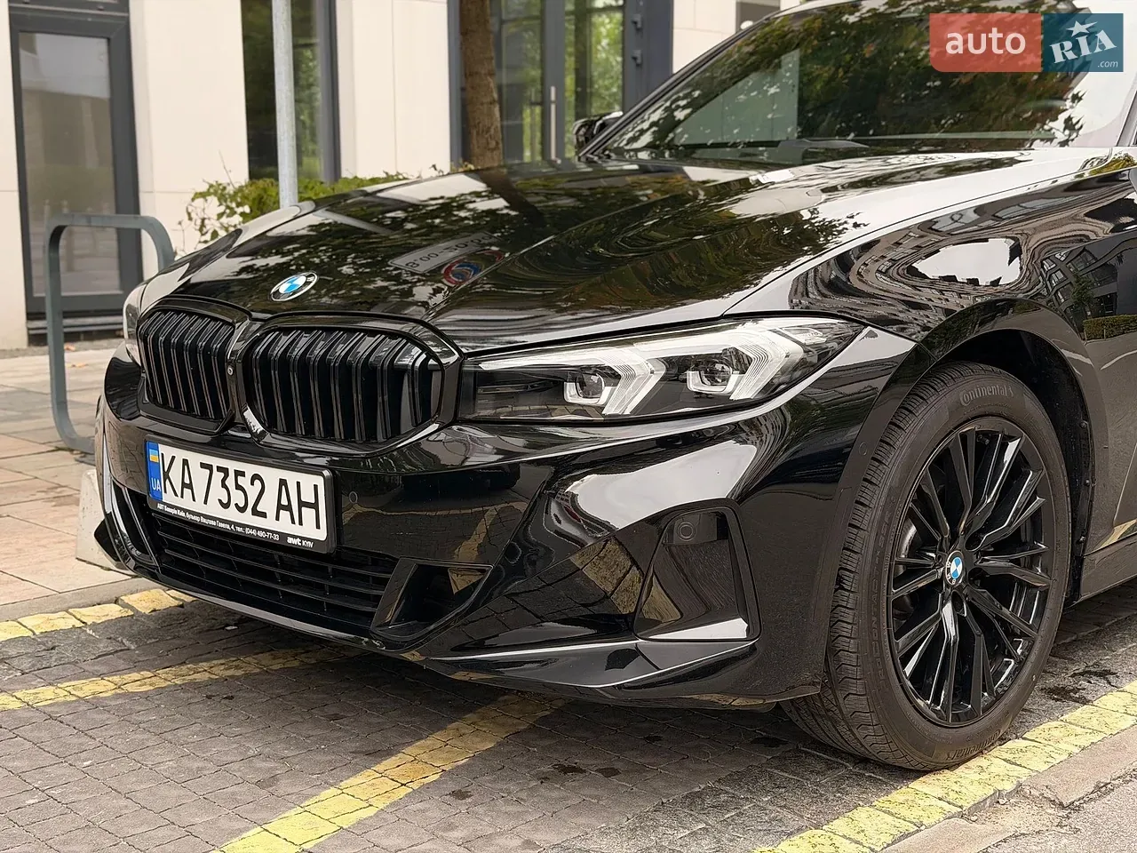 BMW 3 Series 2023 photo 2