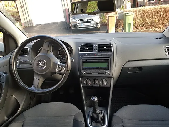 Volkswagen Polo 2010 photo 2