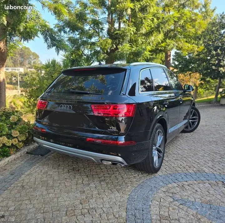 Audi Q7 2015 photo 2